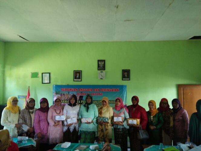 
Kagumi Sosok Kartini, Dharma Wanita Kecamatan Grati Gelar Berbagai Acara 