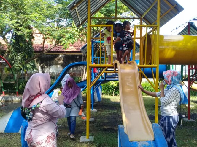 
Pos PAUD Sindetanyar Isi Masa Libur dengan Belajar Sambil Refresing