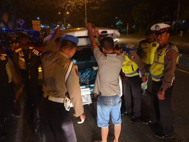 
Jamin Kondusifitas Selama Ramadan, Polres Pasuruan Gelar Patroli Gabungan 