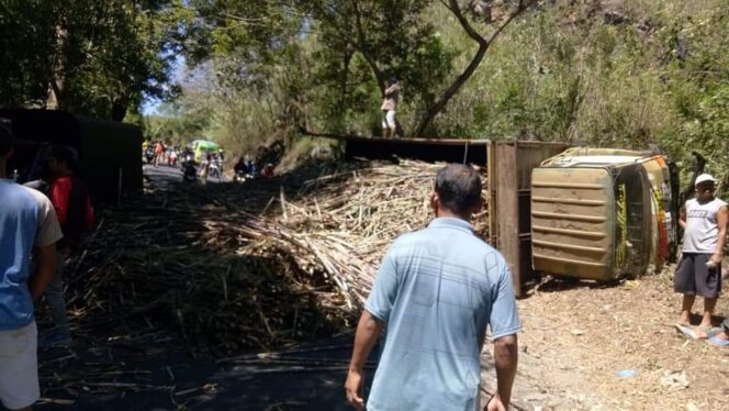 
Rem Blong, Truk Muatan Tebu Terguling