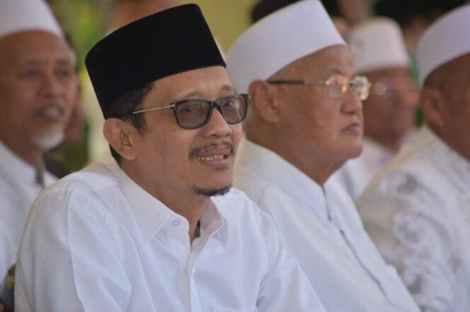 
Mustasyar NU Probolinggo Hasan Aminuddin Ucapkan Selamat Kepada Jokowi-Ma’ruf