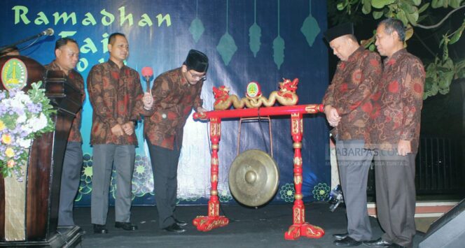 
Pemukulan Gong Tandai Pembukaan Ramadan Fair 2019 di Kota Pasuruan 