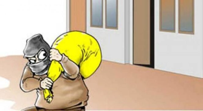 
Minimarket di Pasuruan Dibobol Maling, Uang Rp 30 Juta Raib Digondol Pelaku