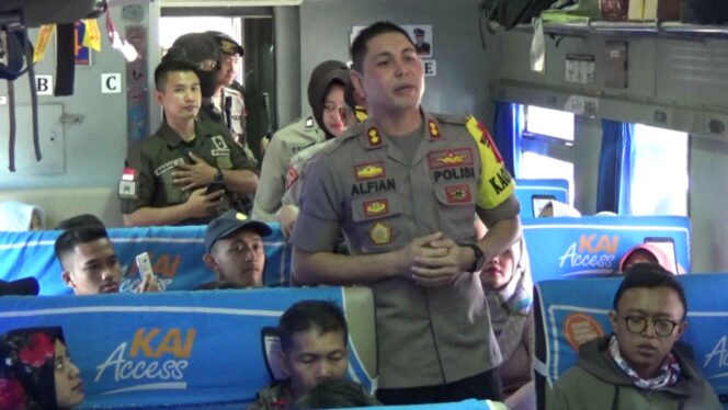 
Pasukan Gabungan di Probolinggo Razia Pergerakan Massa ke Jakarta 