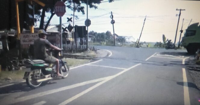 
Marak Laka di Perlintasan Kereta Tanpa Palang Pintu, Ini Upaya yang Dilakukan KAI Bangil