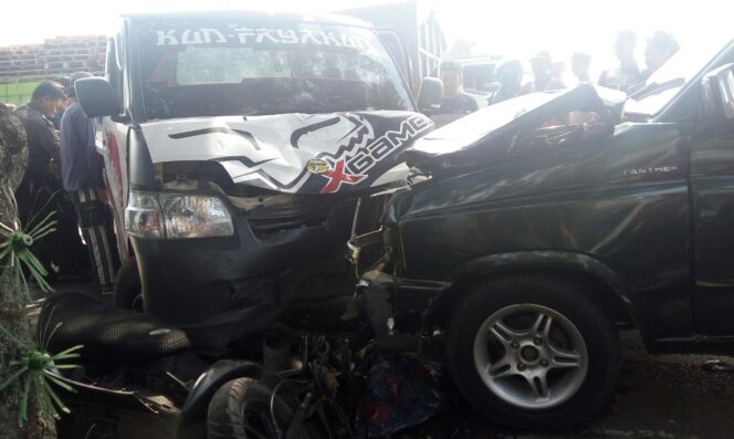 
Tiga Kendaraan Terlibat Kecelakaan di Jalur Pantura Probolinggo