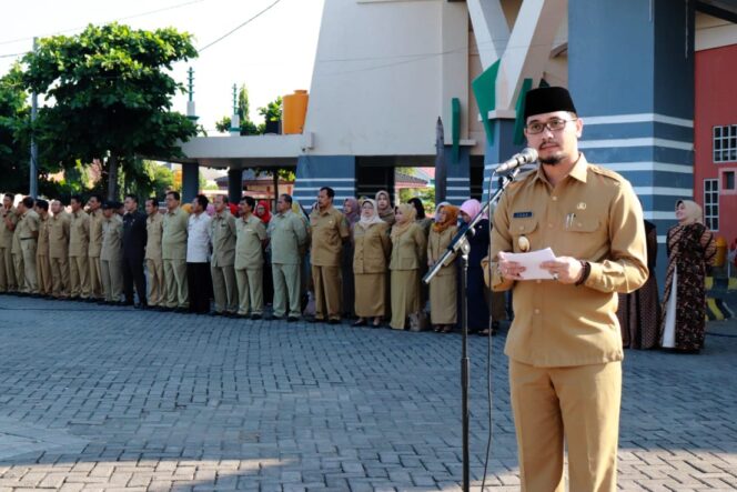 
Wawali Teno Pimpin Apel Pagi Hari Pertama Kerja