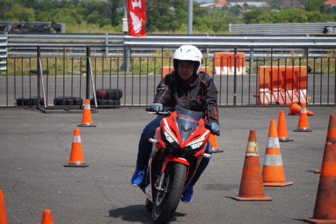 
Beli Motor Honda CBR150R, Bisa Nonton MotoGp Langsung di Sepang Malaysia