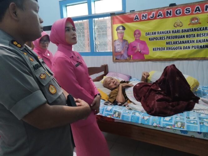 
Sambung Silaturahim, Kapolresta Pasuruan Anjangsana ke Purnawirawan Polri di Grati