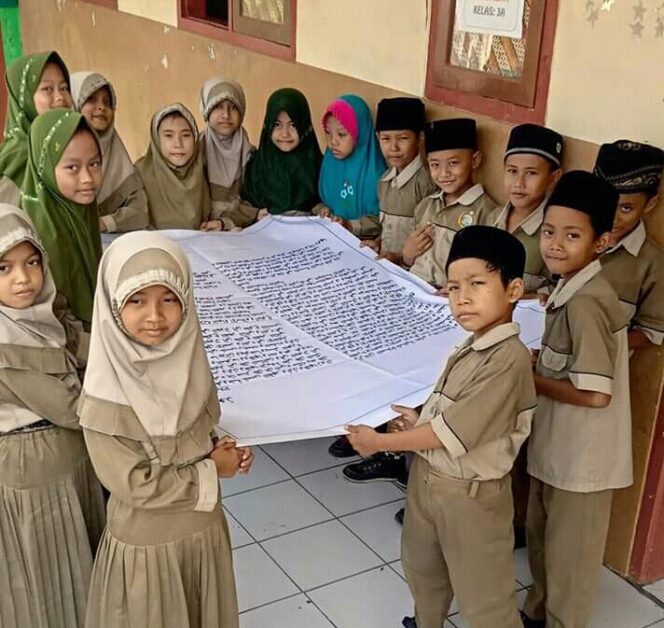 
Mengenal Ar-Rumuz, Metode Super Kilat Baca Kitab Kuning yang Ditemukan Gus Haidar Hafeez