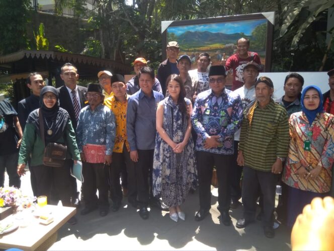 
Hadiri Pameran Gebyar Lukisan, Suryadi Apresiasi Seniman Malang