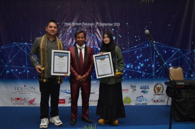 
Veve Zulfikar Pemain Film The Santri Raih Kabarpas Award 2019
