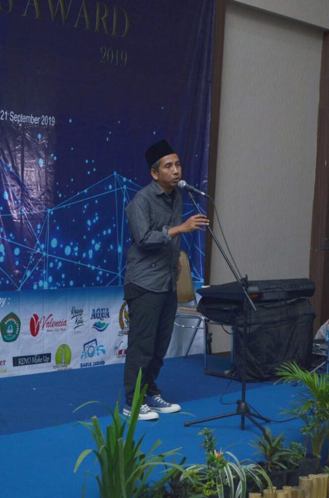 
Budayawan Gus Haidar Hafeez Persembahkan Puisi untuk Ultah Kabarpas.com