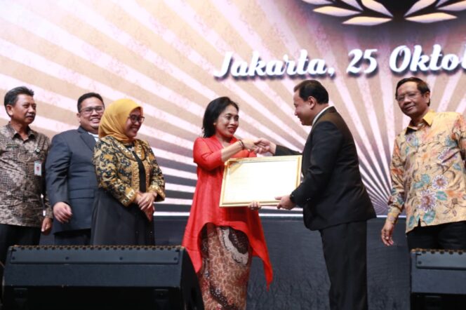 
Kemen PPPA Raih Penghargaan Bawaslu Award 2019