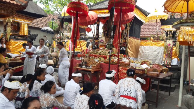 Memahami Tradisi Hari Raya Purnama di Bali