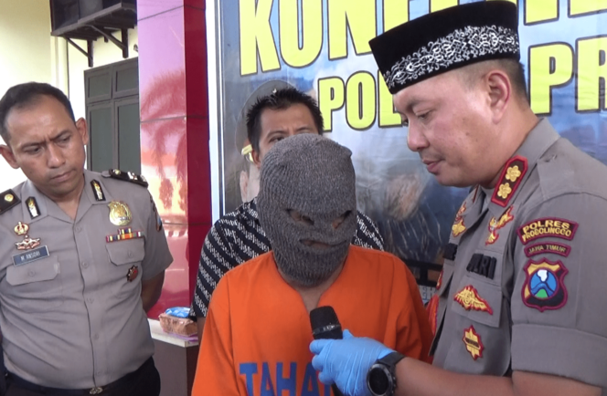 
Janjikan Jadi PNS dengan Membayar Puluhan Juta, Pria Paruh Baya di Probolinggo Diamankan Polisi