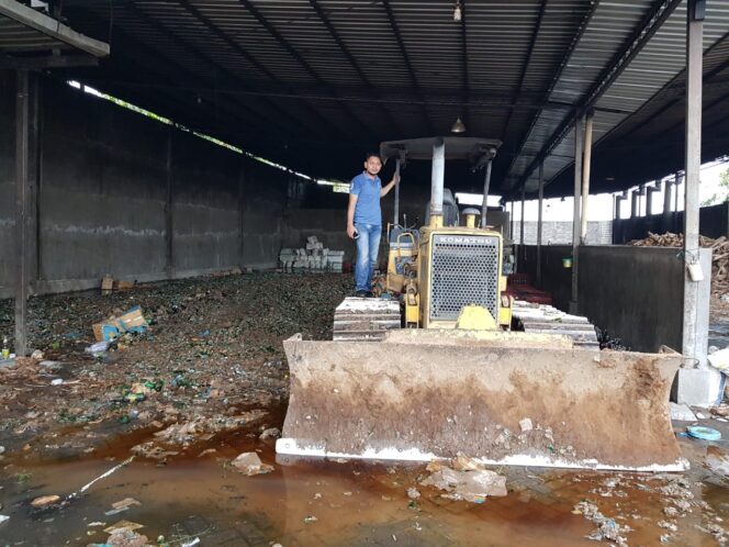 
Puluhan Ribu Botol Jamu Ilegal Dimusnahkan Bareskrim Mabes Polri dan Kejagung RI