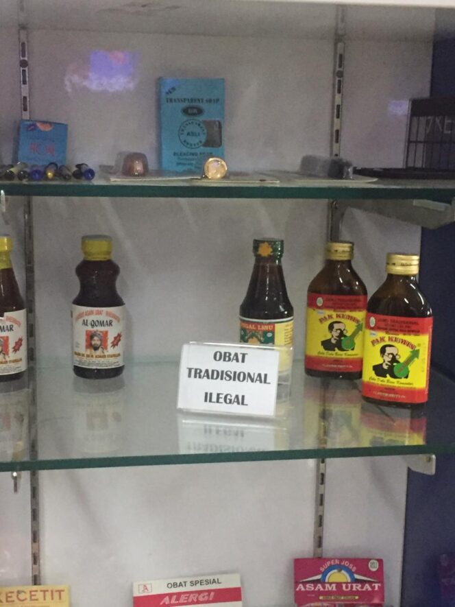 
Marak Peredaran Jamu Ilegal, Minuman Stamina Merek Pak Kumis Dikeluhkan Masyarakat
