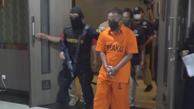 
Selundupkan Sabu 3,045 Kg dari Malaysia ke Surabaya, TKI asal Probolinggo Diamankan Petugas Bea Cukai Juanda