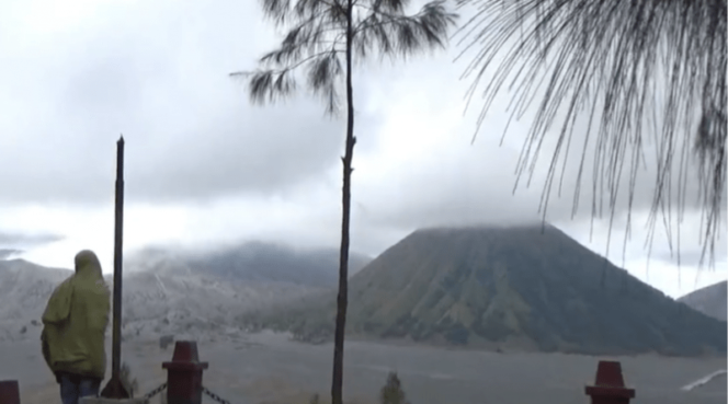 
Sempat Erupsi, Gunung Bromo Aman Dikunjungi Asal Tak Memasuki Zona Bahaya