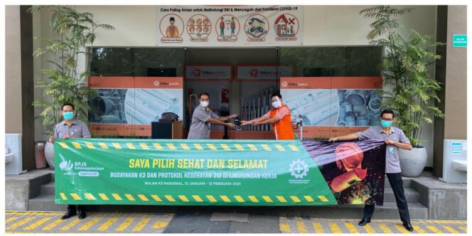 
BPJAMSOSTEK Cabang Pasuruan Beri Bantuan APD Safety Kit ke Perusahaan Matahari Putra Makmur