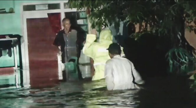 
Banjir di Kota Probolinggo Genangi Rumah Warga