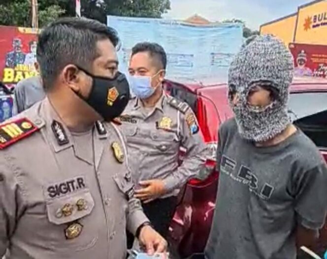 
Sempat Melarikan Diri, Sopir MPU Ugal-ugalan yang Sengaja Serempet Polisi Tertangkap