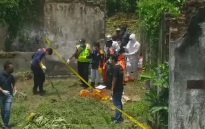 
Terungkap! Ini Identitas Mayat Wanita yang Ditemukan Separuh Tubuhnya Terpendam