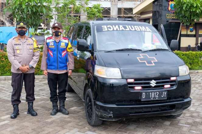 
Demi Layani Masyarakat, Seorang Anggota Polisi di Sidoarjo Rela Sulap Mobilnya Jadi Ambulan