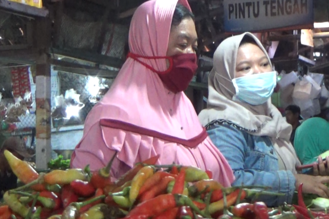 
Cuaca Buruk, Harga Cabe Rawit Kian Melejit
