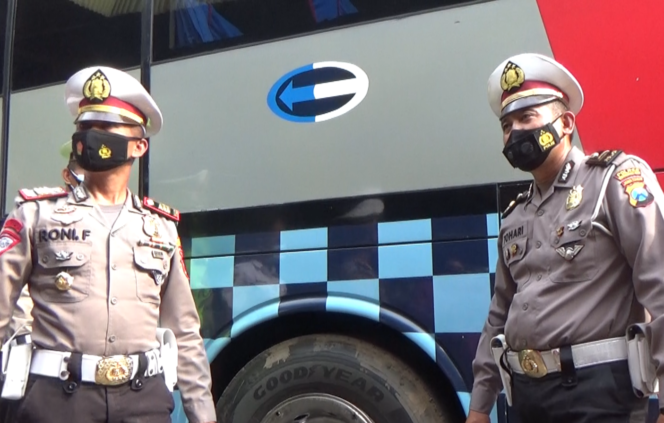 
Minimalisir Laka Lantas, Satlantas Polresta Probolinggo dan Dishub Gelar Sidak Kelayakan Bus