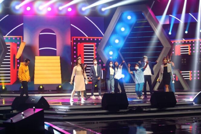 
Raffi Ahmad, Denny Cagur, Ayu Dewi dan Tiara Andini Adu Peran dengan Para Pemain Putri untuk Pangeran RCTI