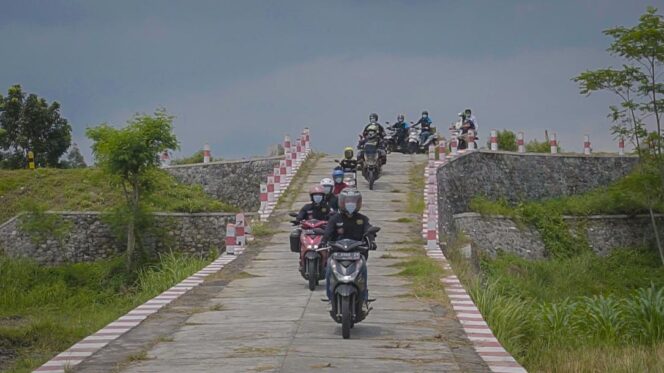 
Mau Cari_Aman Hadapi Jalan Berlubang dan Bergelombang? Simak Begini Tipsnya dari MPM Honda Jatim