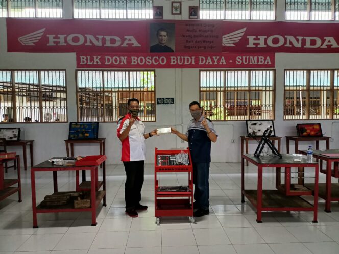 
Peduli Pendidikan, MPM Honda Donasikan Perlengkapan Bengkel di BLK Don Bosco NTT