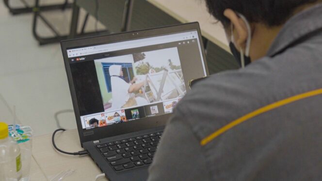 
Kreatifitas Anak Muda Ditantang di AHM Best Student 2021