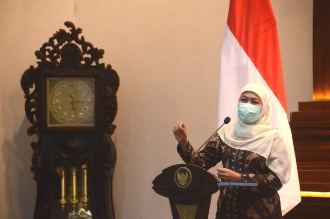 
Lantik Pengurus AMSI Jatim 2020-2023, Khofifah Optimistis AMSI Bangun Literasi Digital