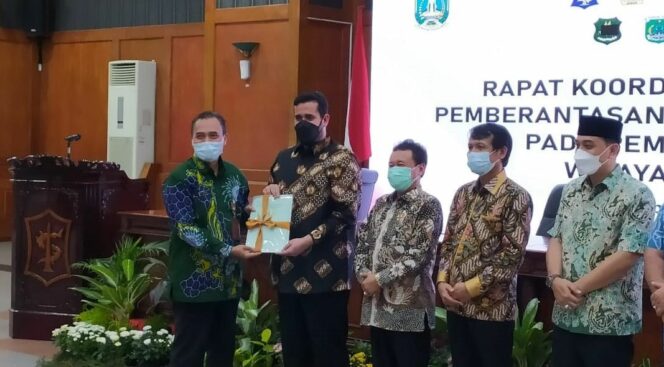 
Wali Kota Probolinggo Tandatangani Komitmen Pemberantasan Korupsi Integrasi