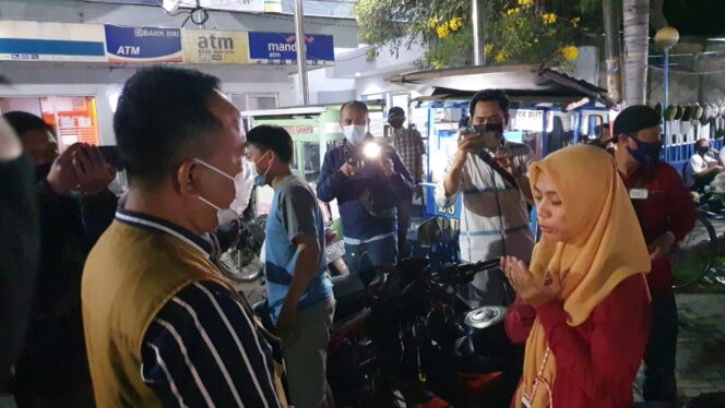 
Membludak Rentan Tertular Korona, Satgas Covid-19 Kabupaten Probolinggo Gelar Ops Yustisi