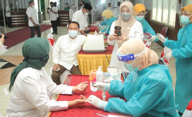 
Minimalisir Penyebaran Covid-19, Pejabat Pemkot Probolinggo Dirapid Antigen