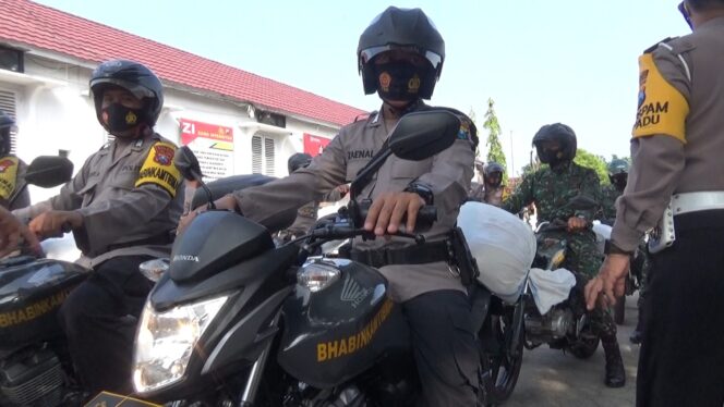 
Polres Probolinggo Kota Salurkan Bansos 13 Ton Beras ke Warga Terdampak Covid-19