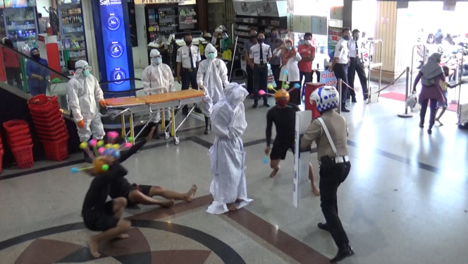 
Waduh, Ada Pocong di Pusat Perbelanjaan Kota Probolinggo