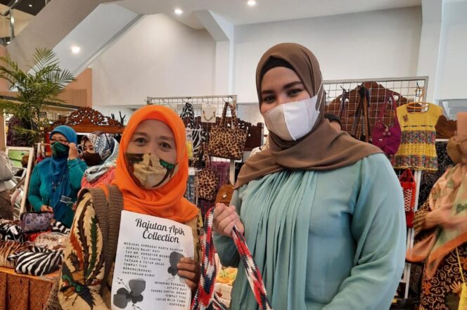 
Bangkitkan Perekonomian di Masa Pandemi Covid-19, Ketua TP PKK Kota Probolinggo Dorong UKM Lebih Inovatif