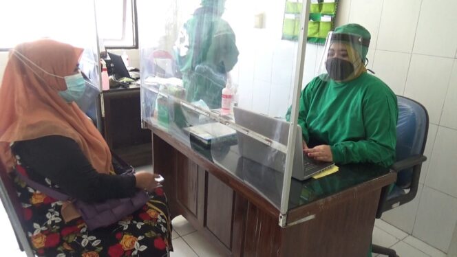 
Maksimalkan Layanan Masyarakat dan Menghindari Kerumunan di Tengah Pandemi, Puskesmas Tongas Ciptakan Inovasi PRAJASA