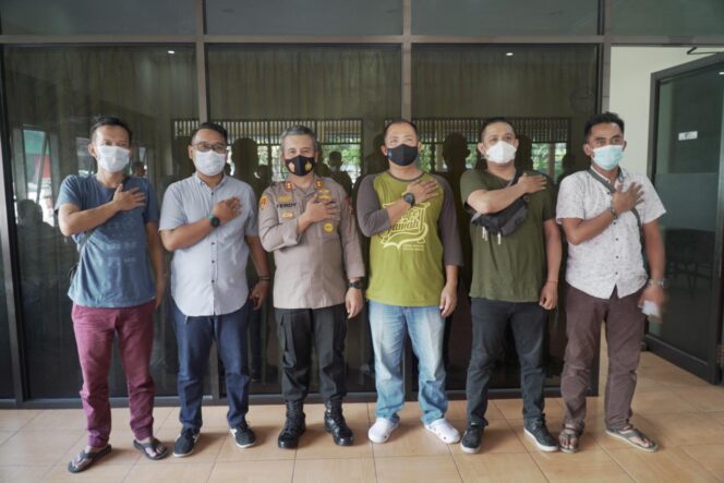 
Kapolres Probolinggo AKBP Ferdy Irawan Terus Ingatkan Masyarakat Pentingnya Disiplin 5M