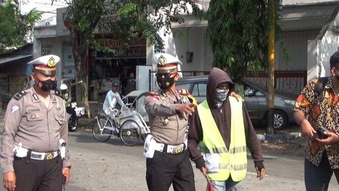 
Giat Brantas Premanisme, Polres Probolinggo Amankan 10 Orang