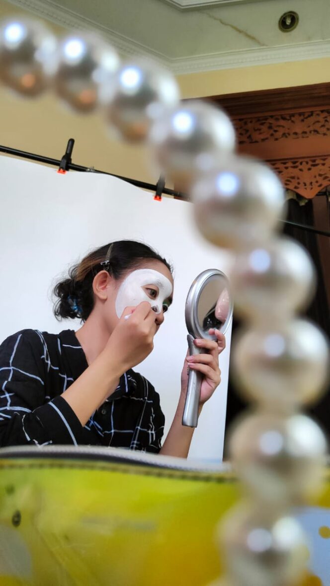 
Tetap Berkreasi di Masa Pandemi dengan Tekuni Art Make Up Berbasis Online