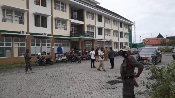 
Tempat Isolasi Rusunawa Mayangan Penuh, Wali Kota Probolinggo Ajak Masyarakat Jangan Lengah