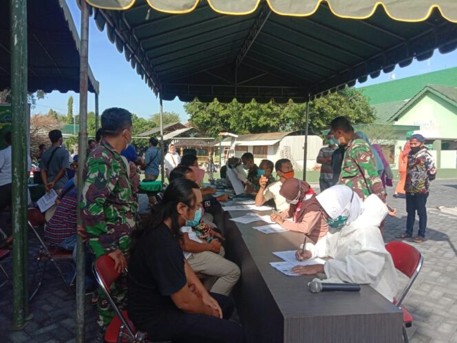 
Warga Antusias Ikuti Vaksin di Makodim 0820 Probolinggo
