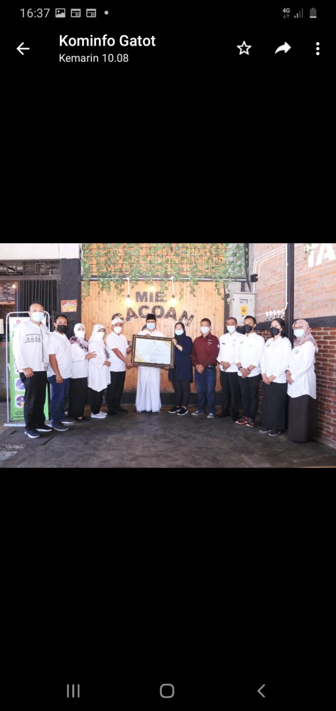 
Apresiasi Wajib Pajak Teladan, Wali Kota Pasuruan Beri Penghargaan Pelaku Usaha Taat Pajak