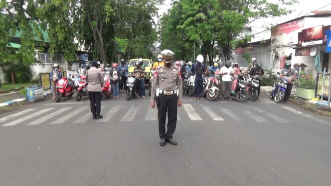 
Doa Bersama, Salah Satu Upaya Satlantas Polres Probolinggo Kota Melawan Covid 19